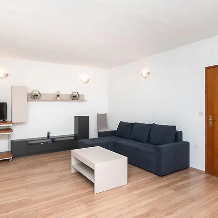 Ljuba Apartment Primosten