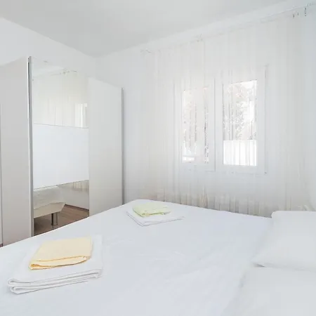 Apartment Ljuba *